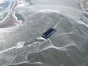 Zandschepen bij Marker Wadden foto Mennobart van Eerden