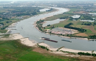 Scheepvaart op de Waal